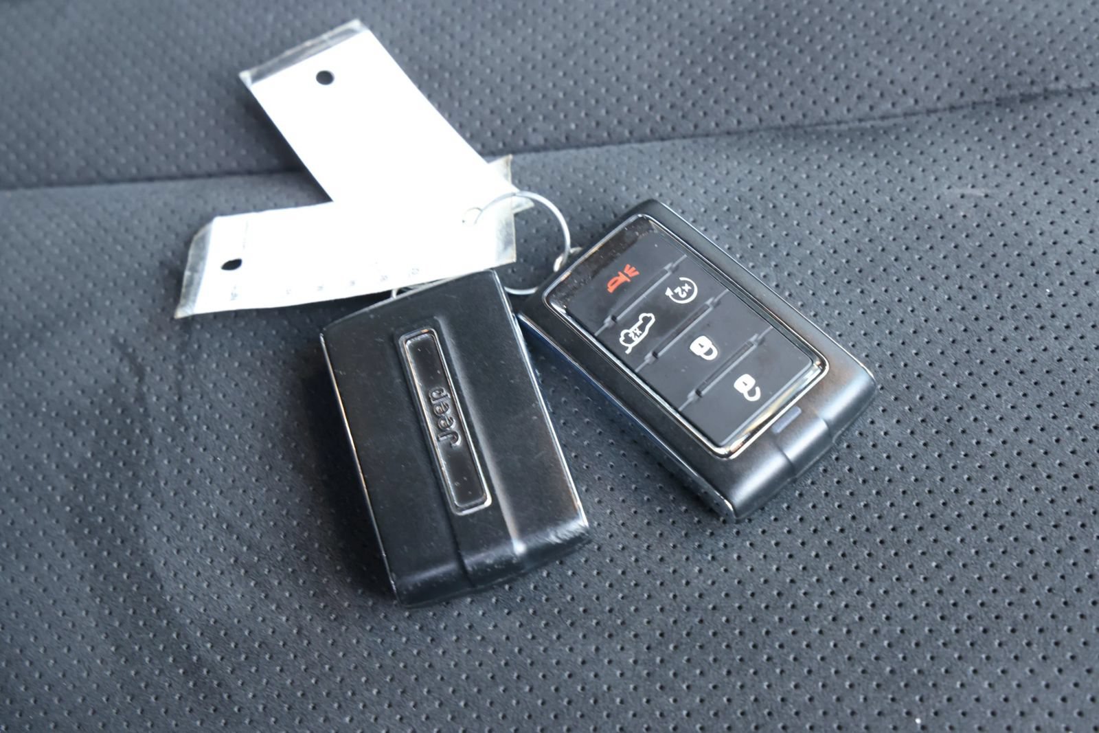Used 2023 Jeep Grand Cherokee Altitude AWD/4WD image 33