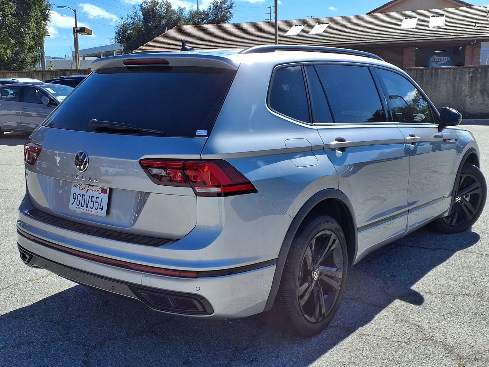 Certified 2023 Volkswagen Tiguan SE R-Line image 7