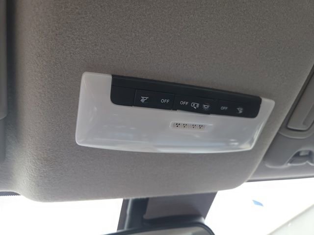 Used 2025 Nissan Versa SV w/ Trunk Package image 22