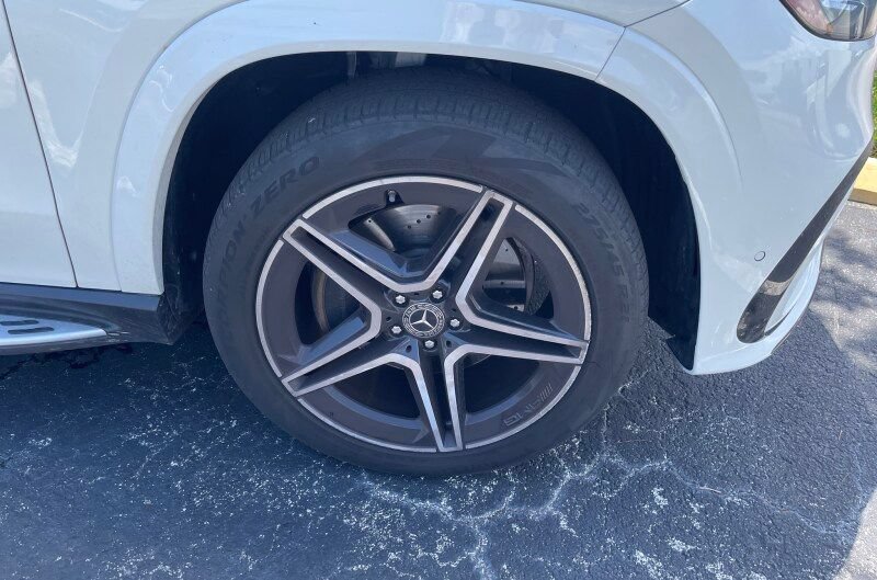 Used 2024 Mercedes-Benz GLS 450 4MATIC image 12