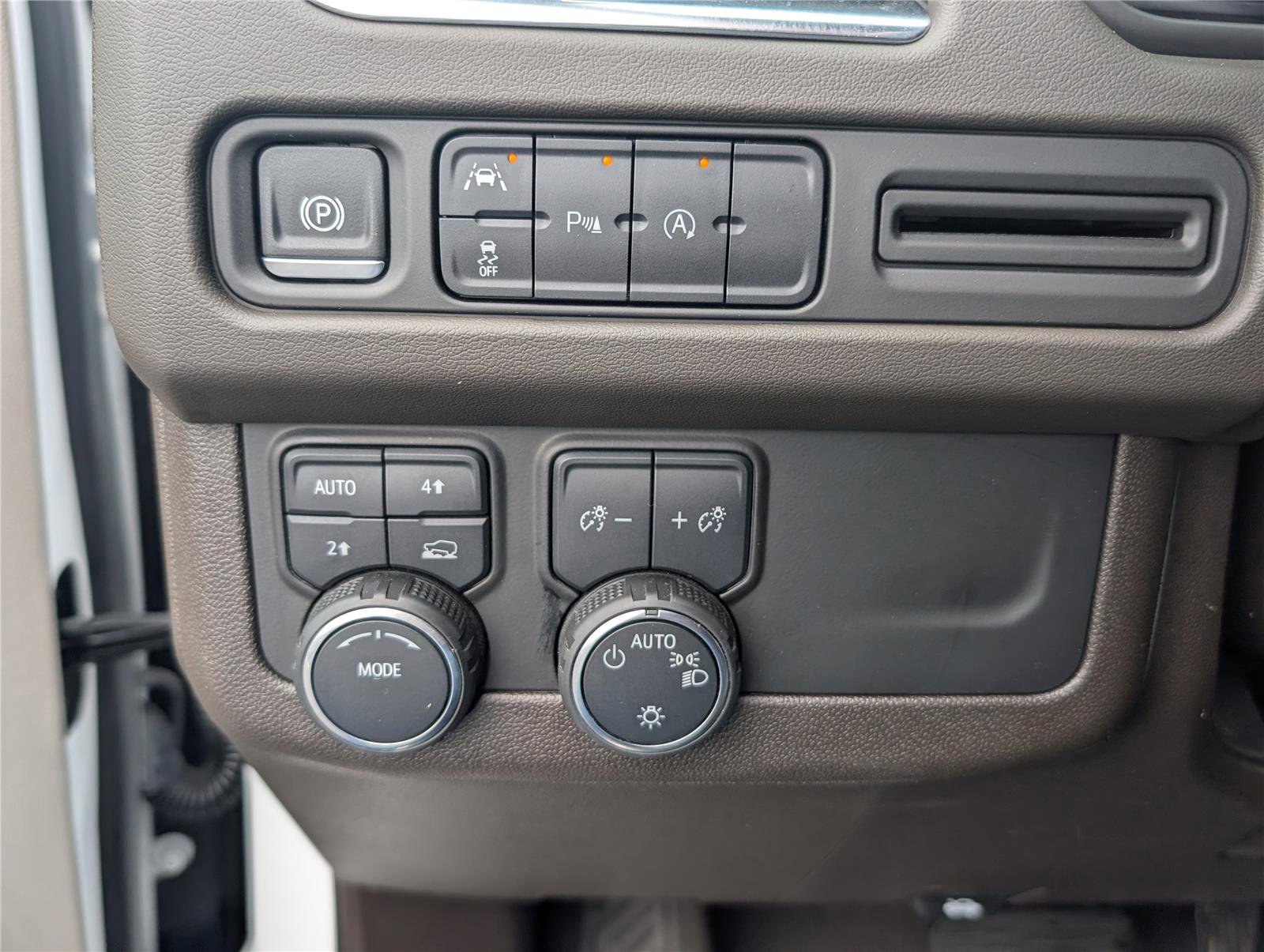 Used 2024 Chevrolet Tahoe LT AWD/4WD image 24