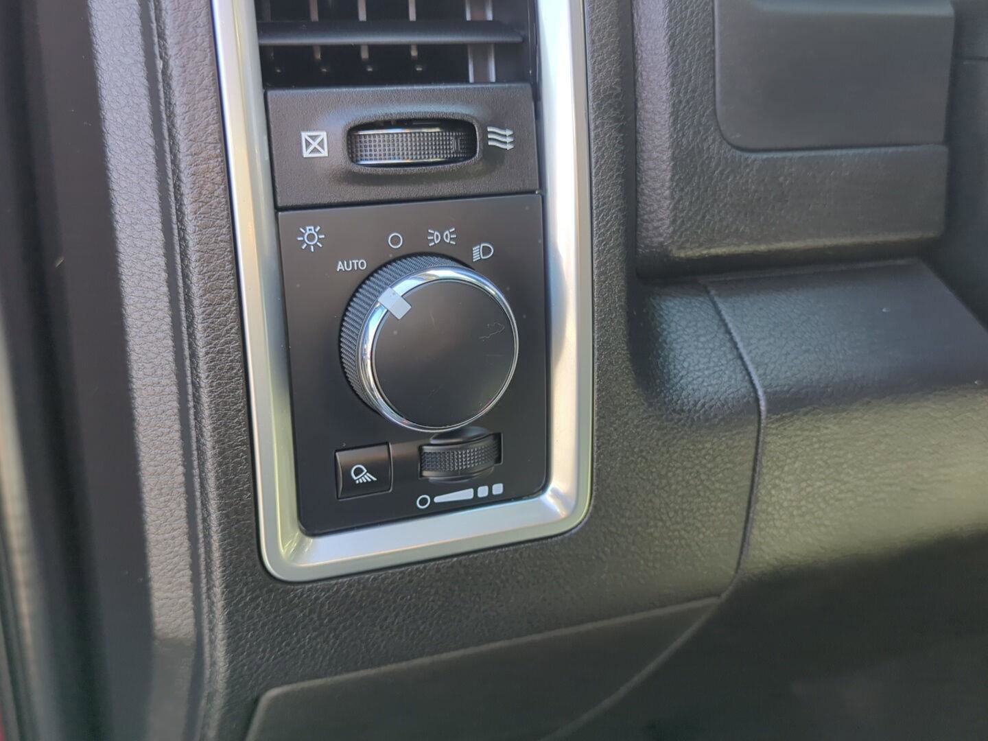 Used 2021 RAM 1500 Classic SLT image 14