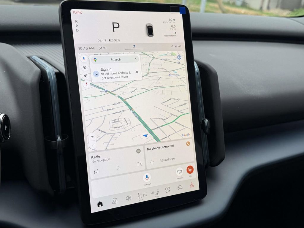 New 2026 Volvo EX30 Plus w/ Protection Package Premier image 3