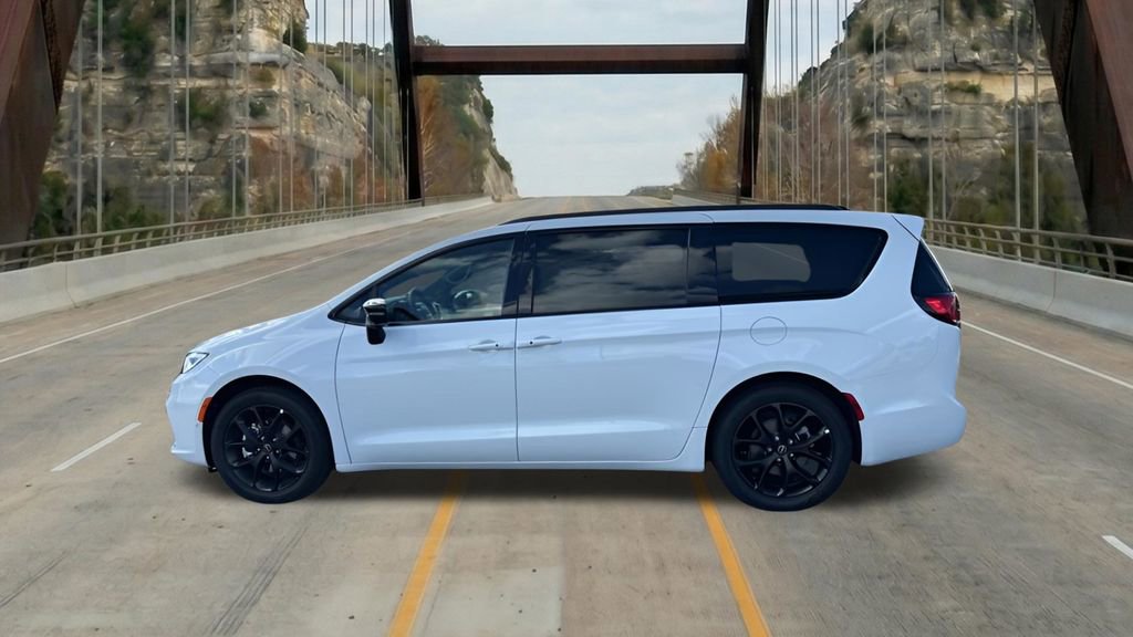 New 2026 Chrysler Pacifica Select w/ S Appearance Package FWD image 5