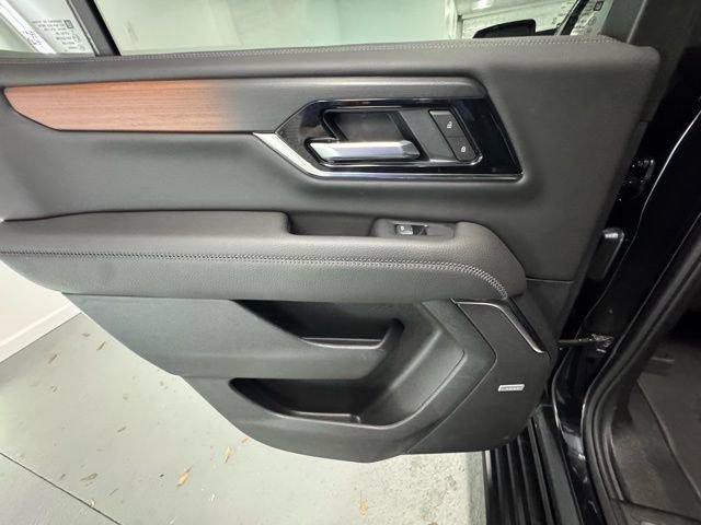 Used 2025 GMC Yukon Denali w/ Sun & Power Step Package image 11