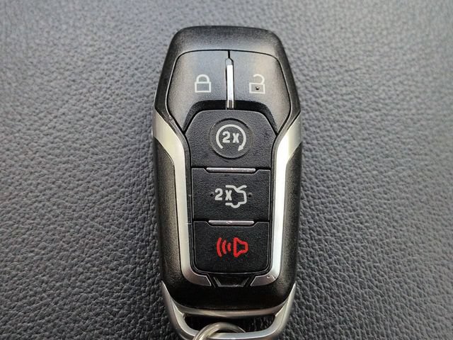 Used 2017 Ford Explorer XLT w/ Equipment Group 202A FWD image 30