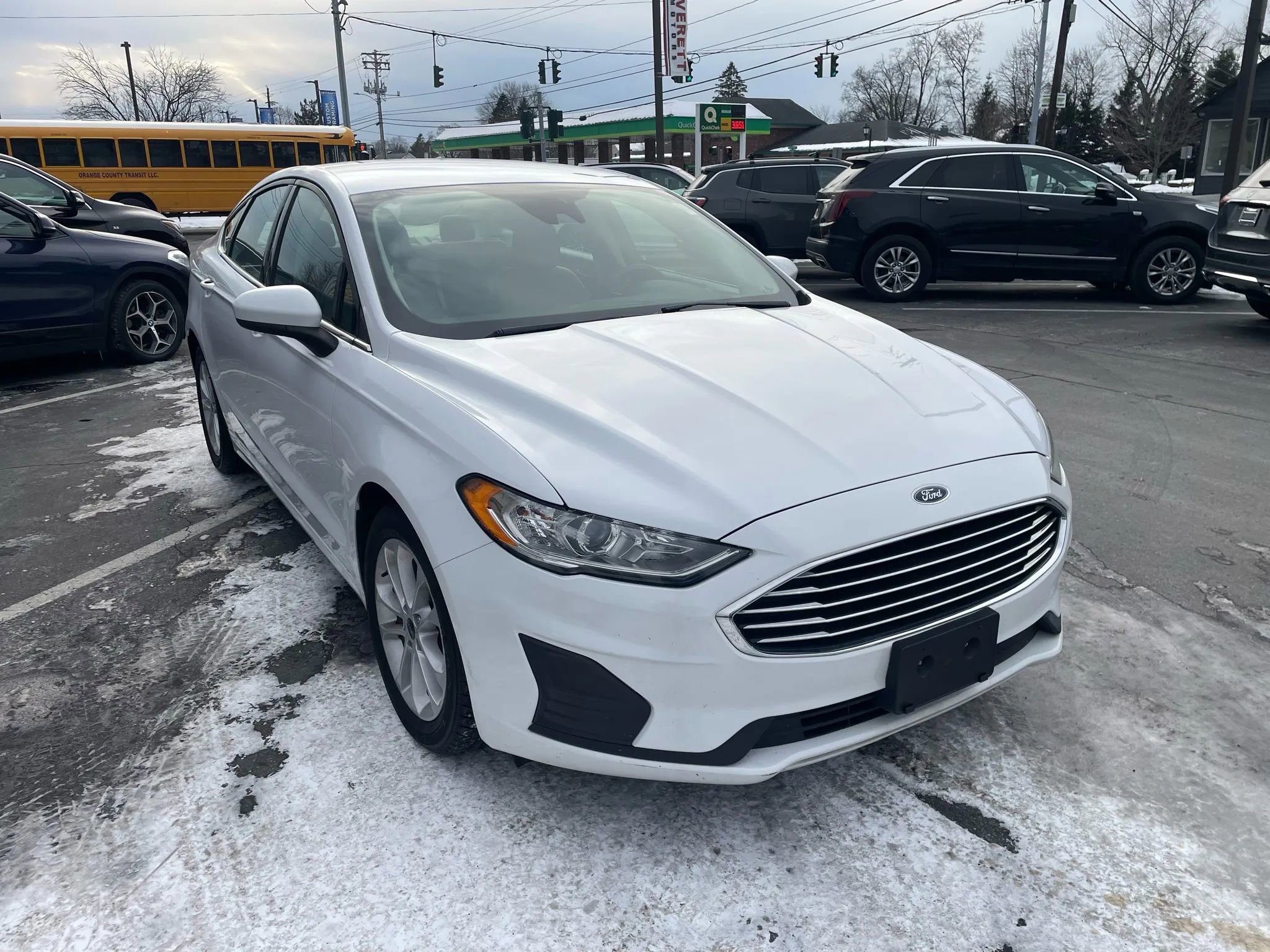 Used 2020 Ford Fusion SE w/ Fleet SE Value Package FWD image 2