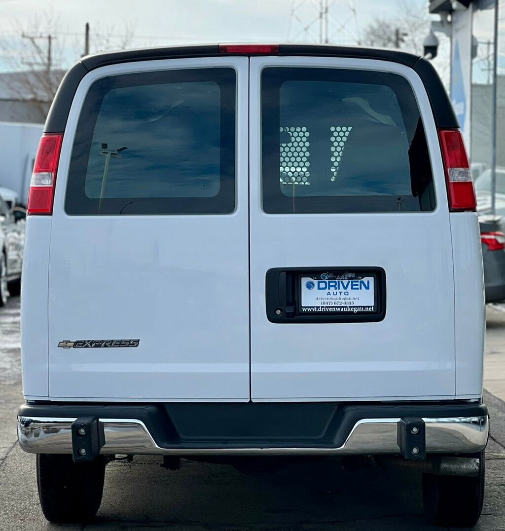 Used 2024 GMC Savana 2500 w/ Driver Convenience Package image 4
