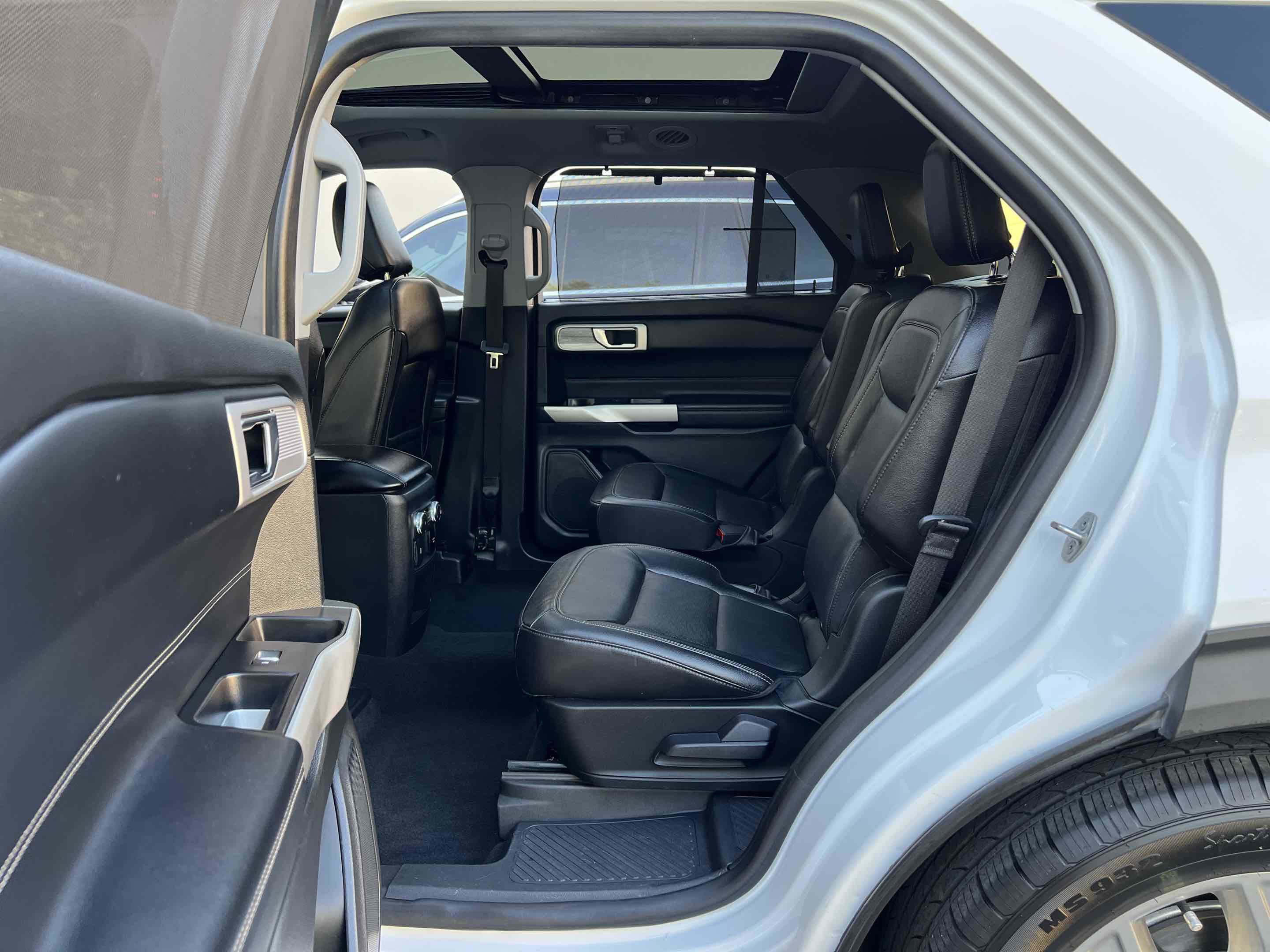 Used 2021 Ford Explorer Limited w/ Equipment Group 301A image 5