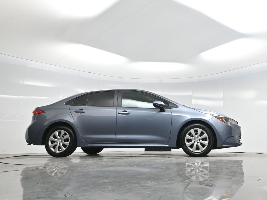 Used 2025 Toyota Corolla LE image 57