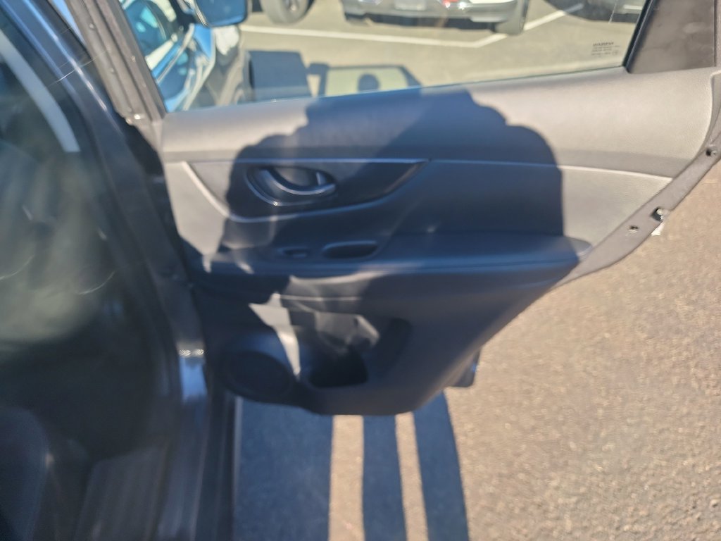 Used 2020 Nissan Rogue S AWD/4WD image 25