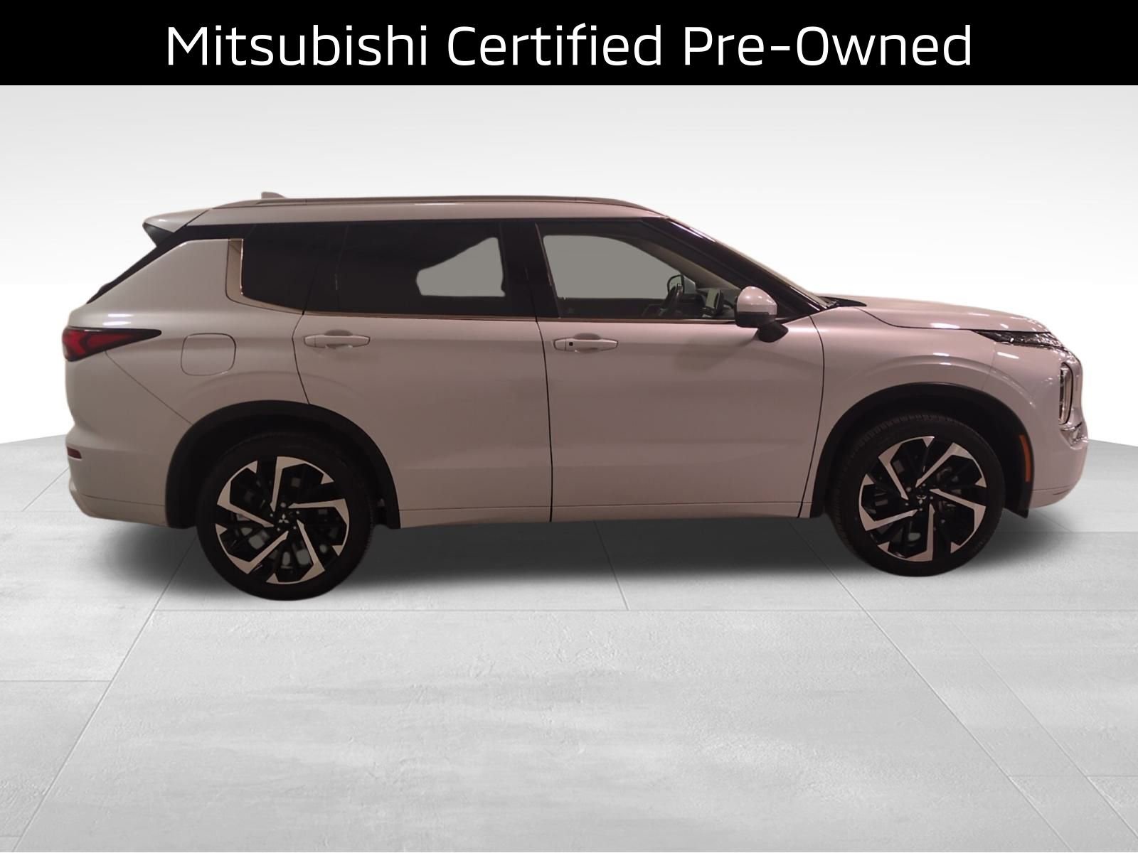 Used 2023 Mitsubishi Outlander SEL image 2