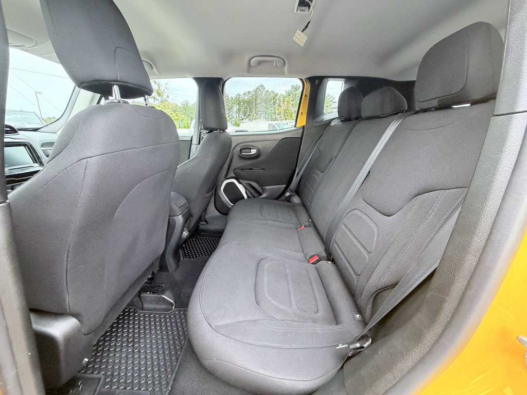 Used 2018 Jeep Renegade Latitude w/ Cold Weather Group FWD image 24