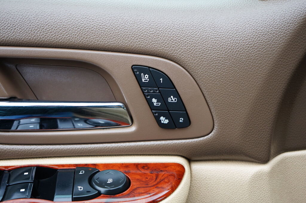 Used 2013 Chevrolet Silverado 3500 LTZ image 10