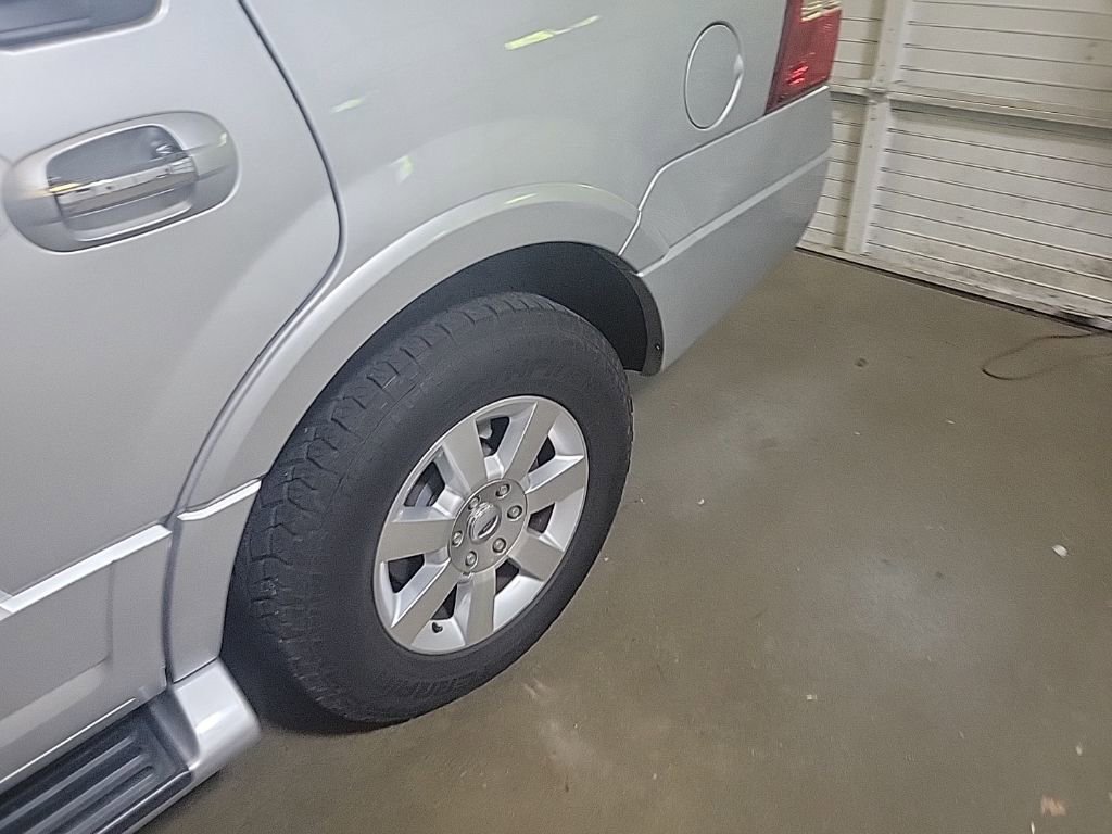 Used 2010 Ford Expedition Limited RWD image 17