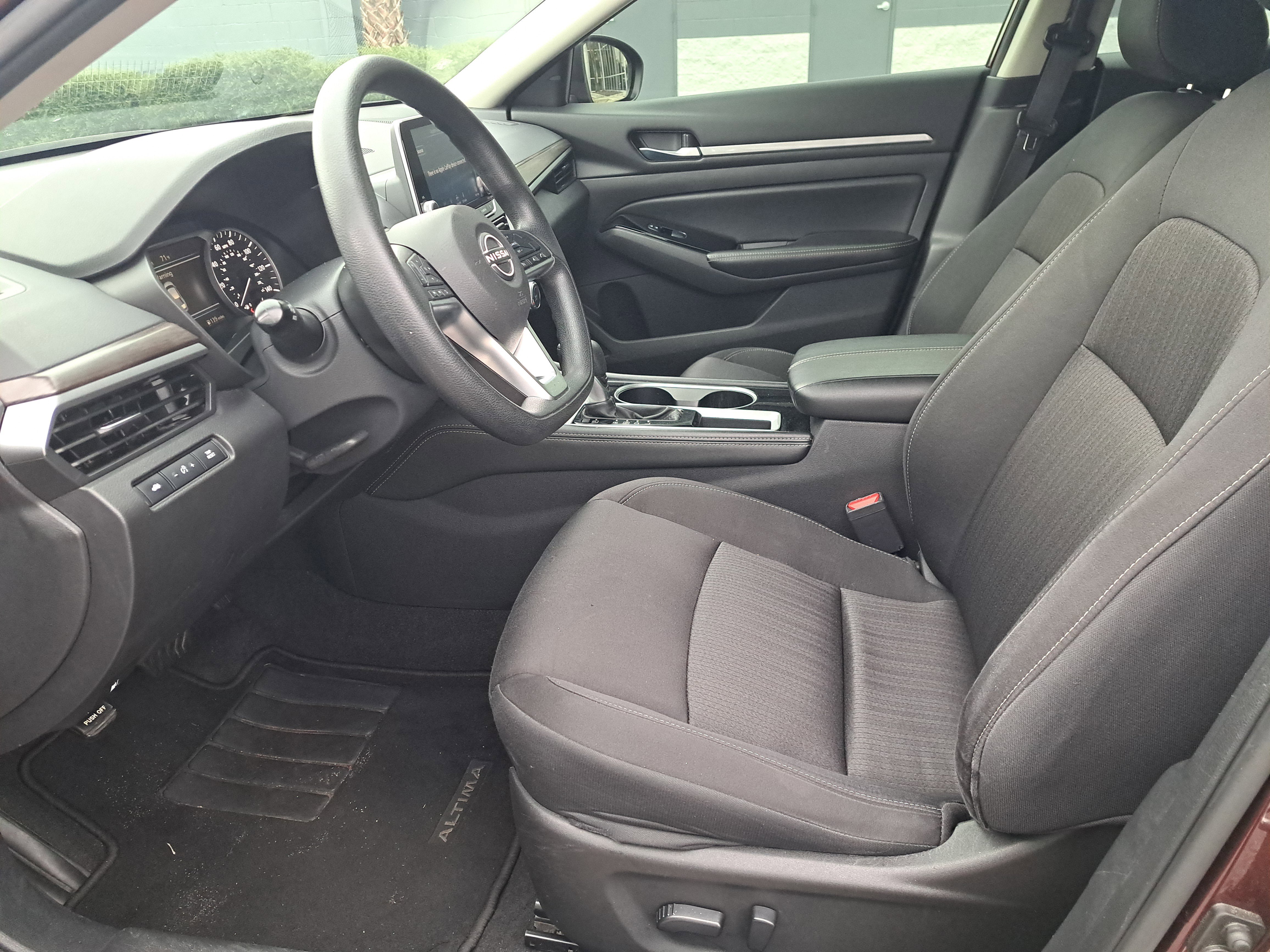 Used 2023 Nissan Altima 2.5 SV image 11