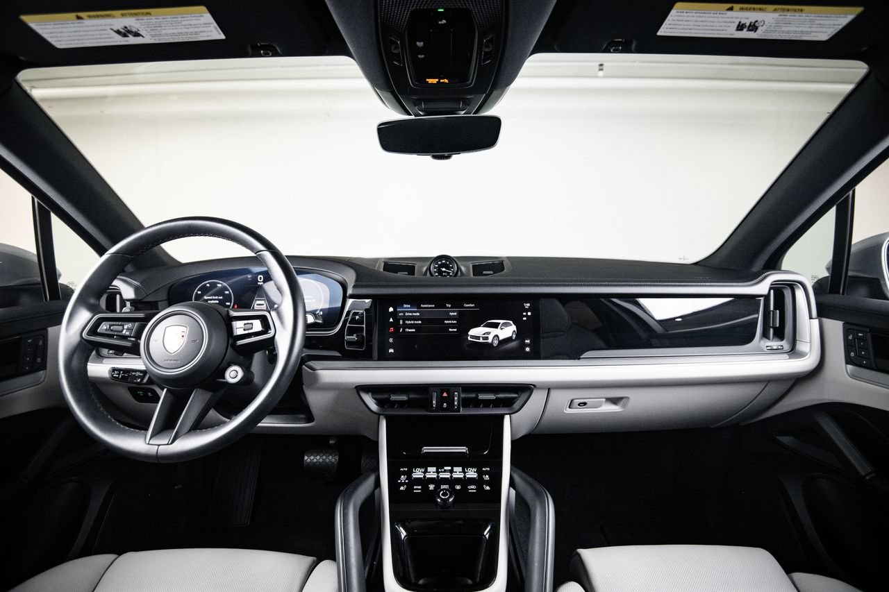 Certified 2025 Porsche Cayenne E-Hybrid AWD/4WD image 25