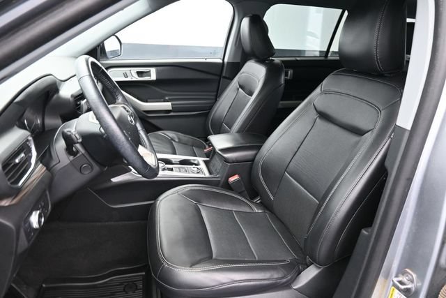 Used 2022 Ford Explorer Limited w/ Equipment Group 301A AWD/4WD image 23