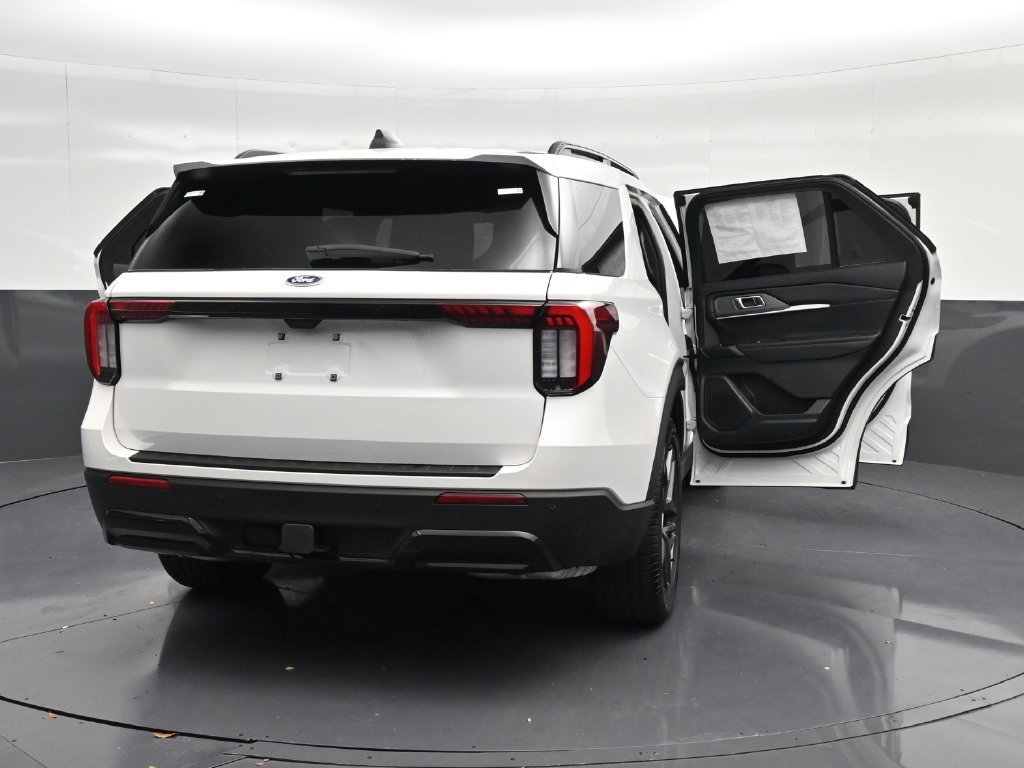Used 2026 Ford Explorer ST-Line w/ ST-Line Street Pack RWD image 27