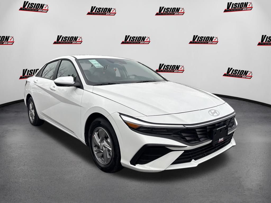 New 2026 Hyundai Elantra SE FWD image 3