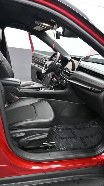 Used 2025 Jeep Compass Trailhawk AWD/4WD image 9