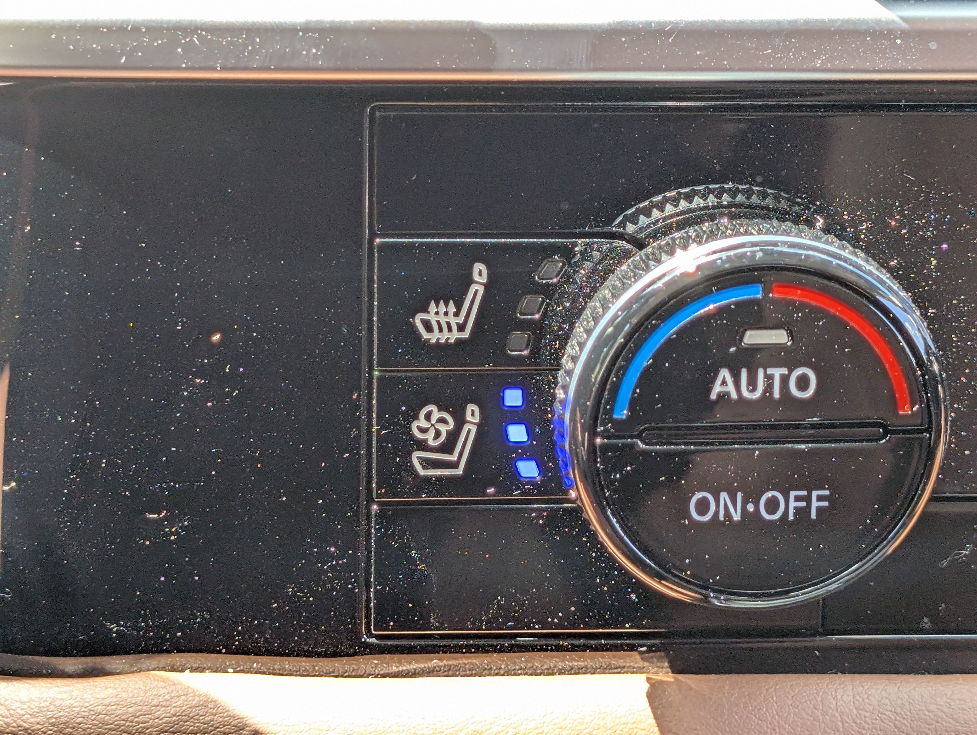 Used 2025 Nissan Pathfinder Platinum w/ Cargo Package FWD image 34