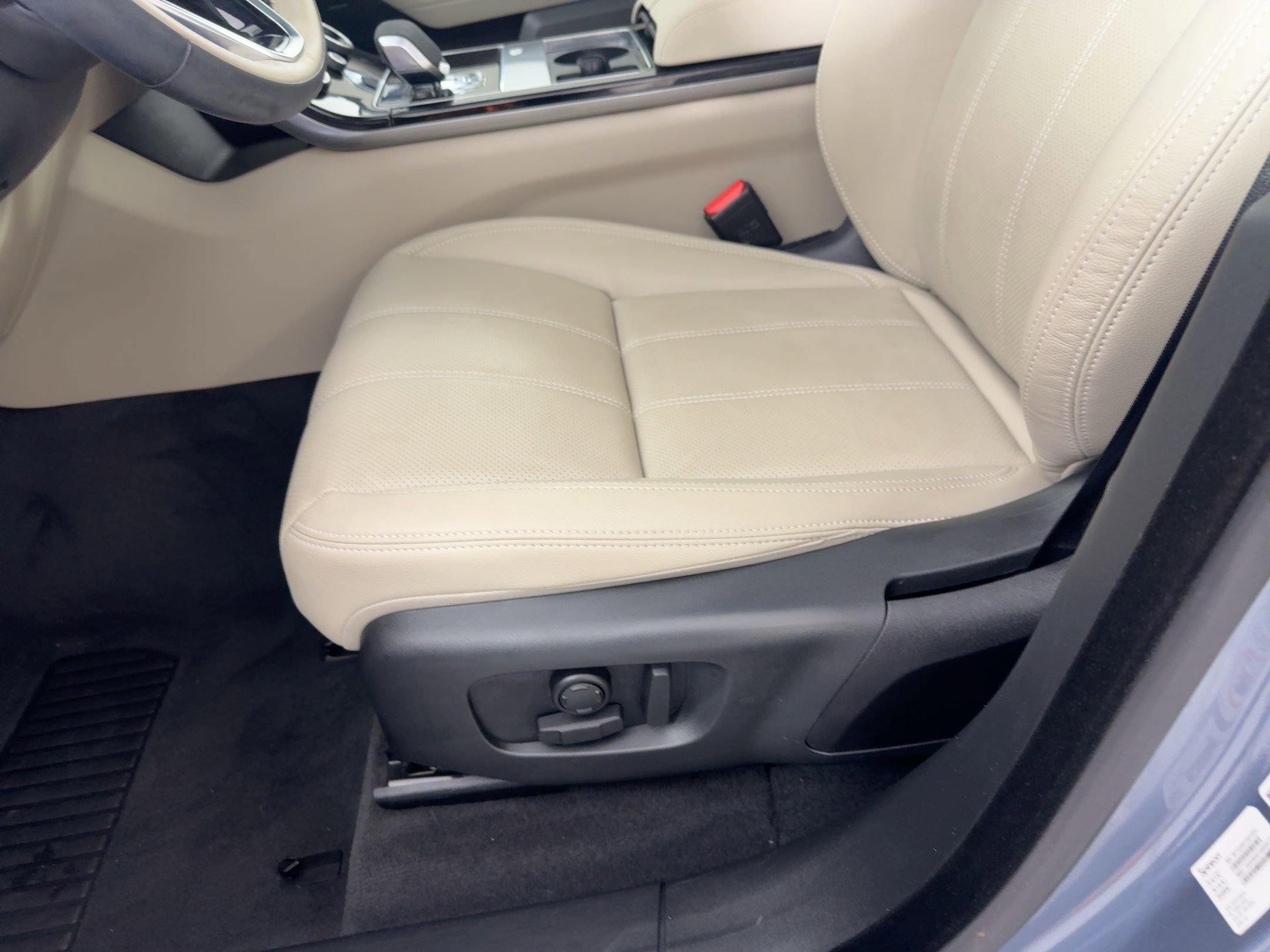 Used 2023 Land Rover Range Rover Velar R-Dynamic S image 41