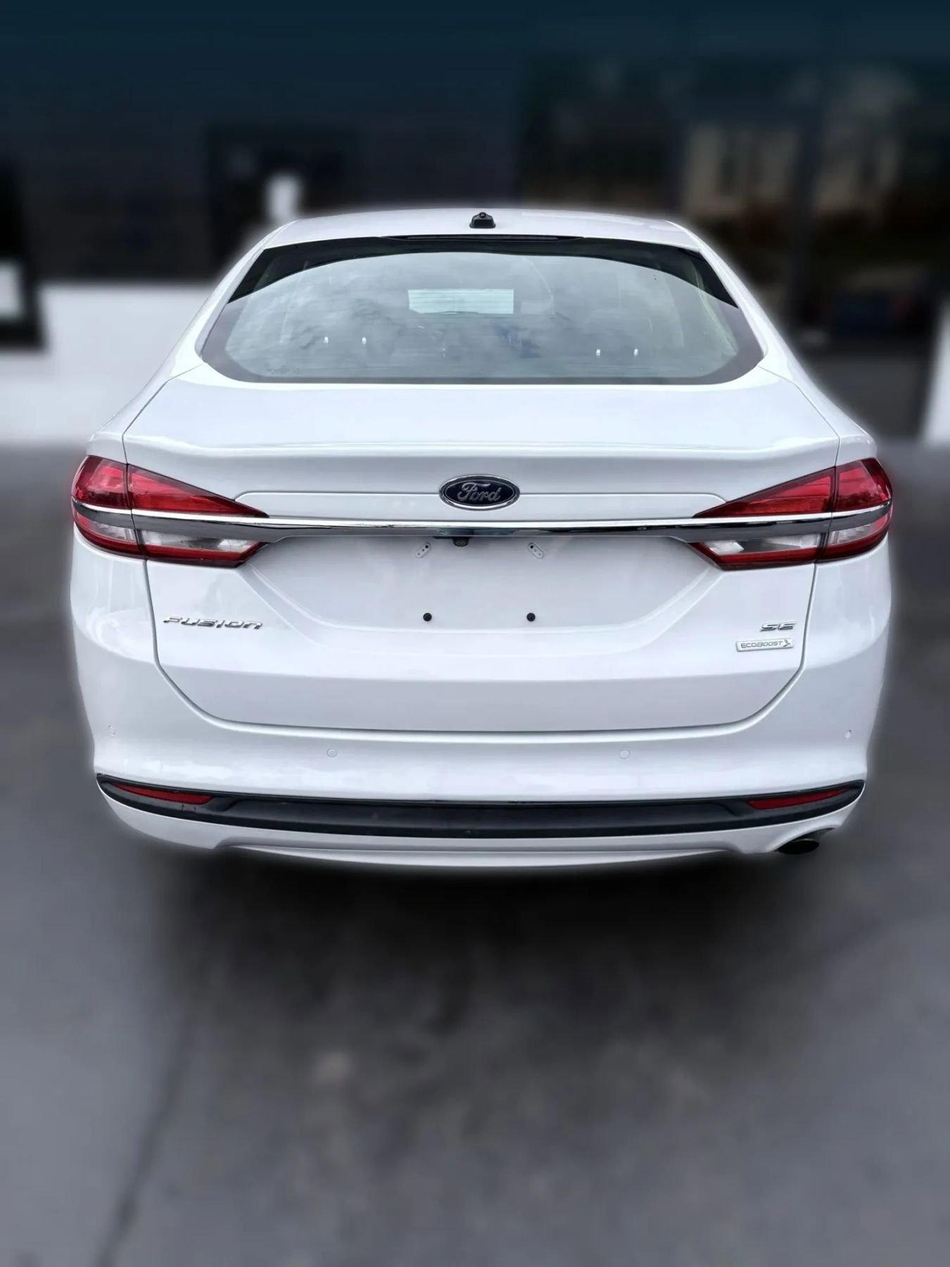 Used 2017 Ford Fusion SE w/ Fusion SE Technology Package image 4