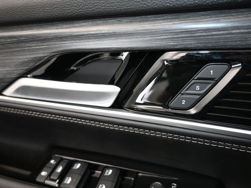 Used 2023 Jeep Wagoneer L Series III w/ Preferred Equipment Group image 13