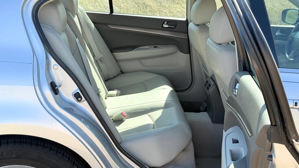 Used 2011 INFINITI G25 Journey w/ Moonroof Pkg RWD image 25