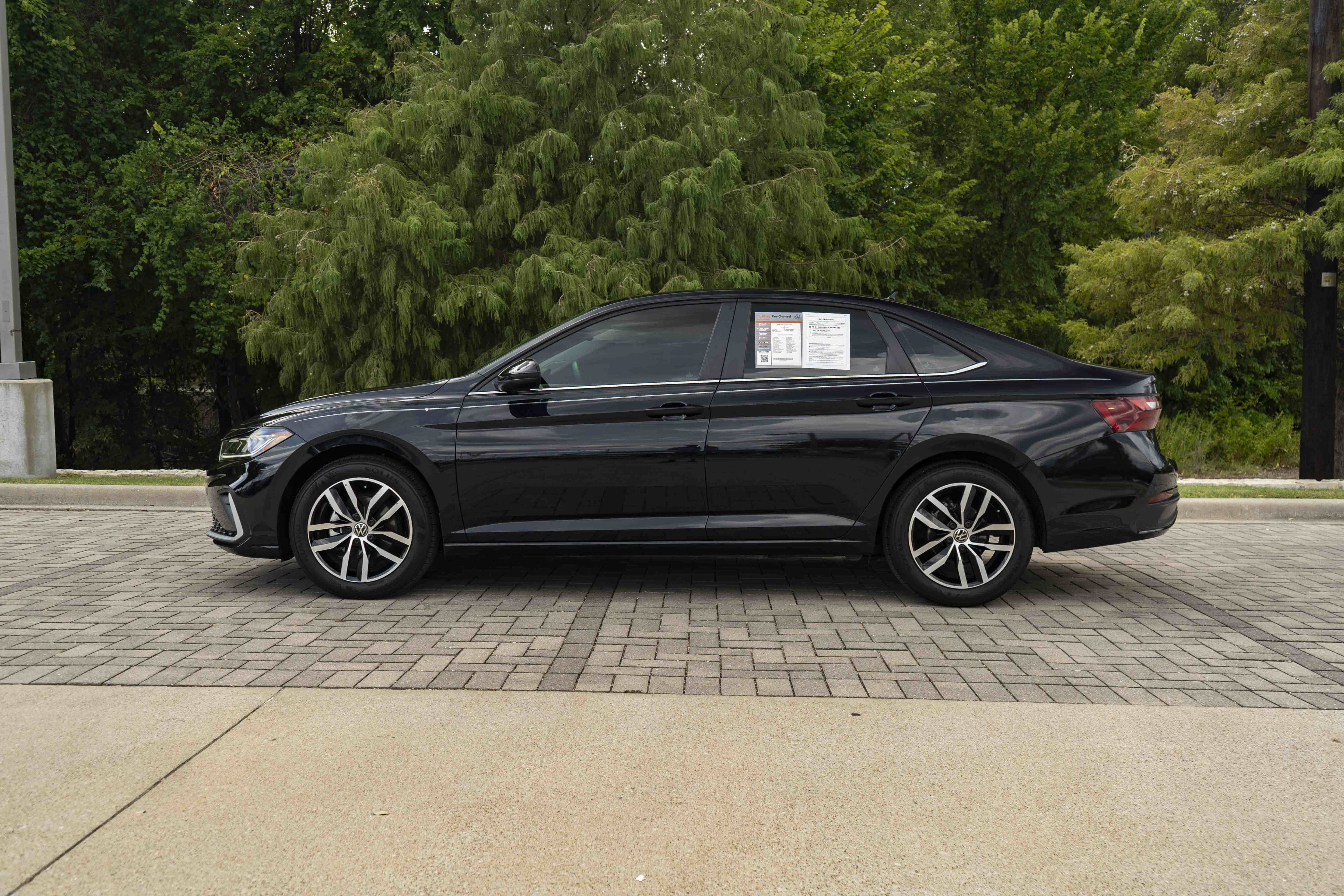 Used 2026 Volkswagen Jetta SE FWD image 5