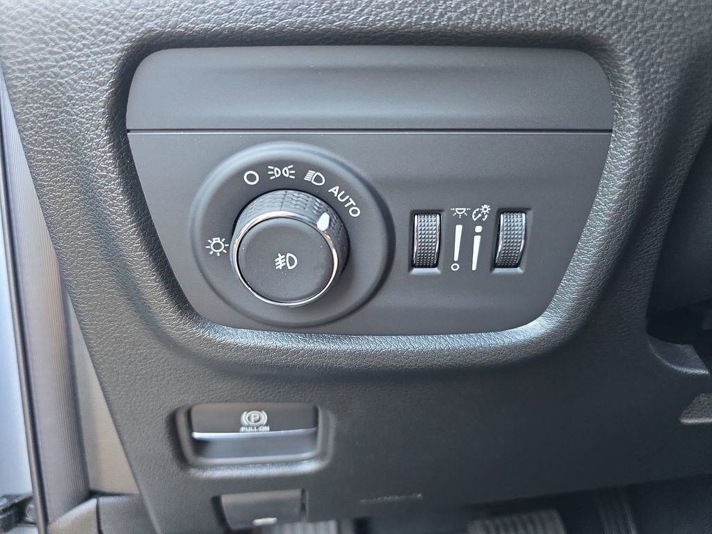 New 2025 Jeep Grand Cherokee Limited w/ Black Appearance Package image 27