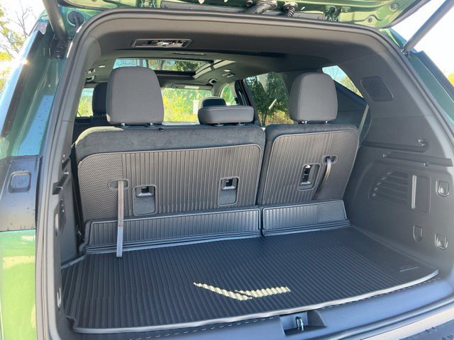 New 2027 Chevrolet Traverse LT w/ Sun and Wheel Package AWD/4WD image 11