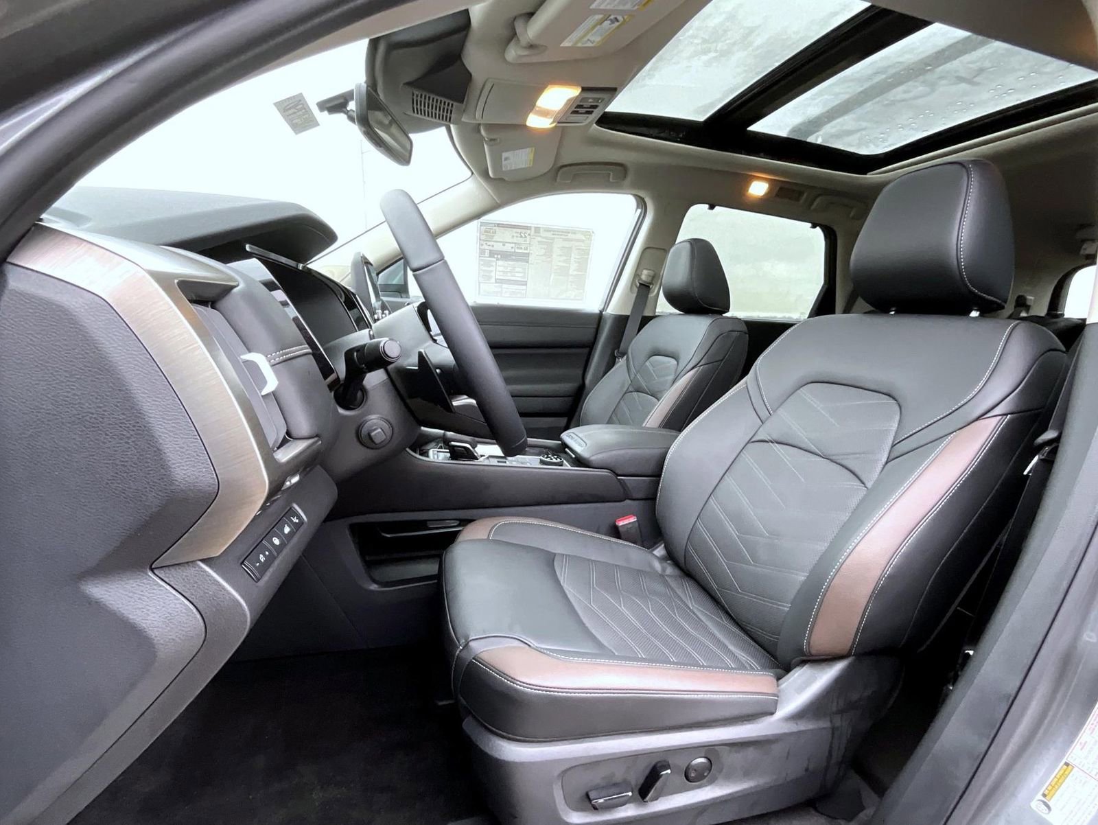 New 2025 Nissan Pathfinder Platinum w/ Lighting Package (N92) image 10