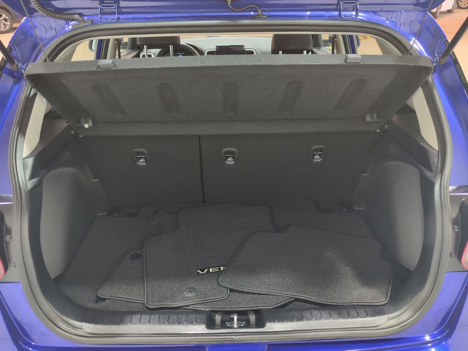 Certified 2023 Hyundai Venue Limited w/ Cargo Package FWD image 12