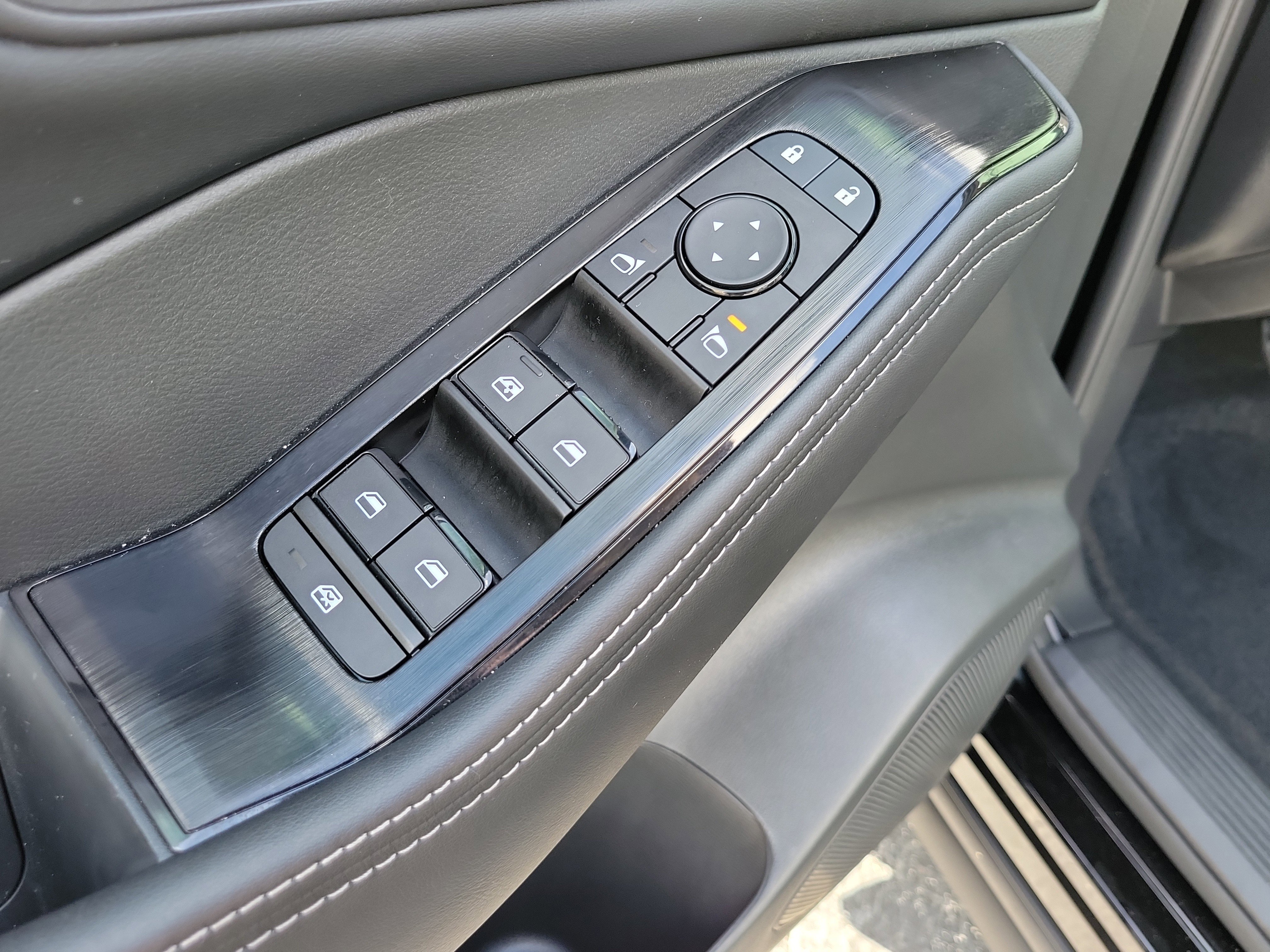 Certified 2026 Nissan Rogue SV FWD image 17