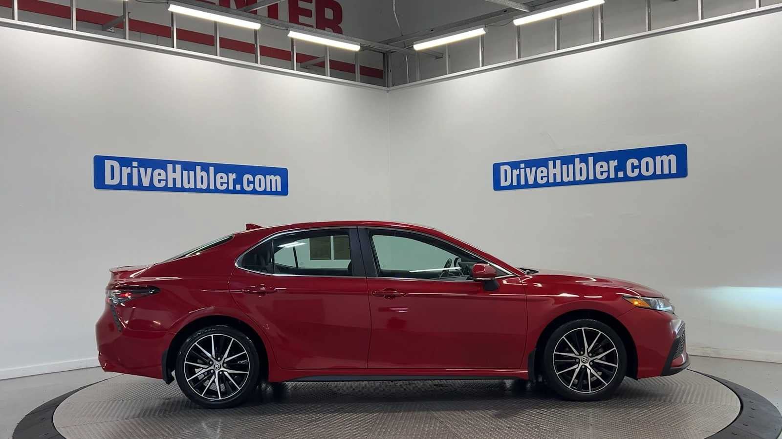 Used 2023 Toyota Camry SE w/ Blackout Package (TMS) FWD image 2