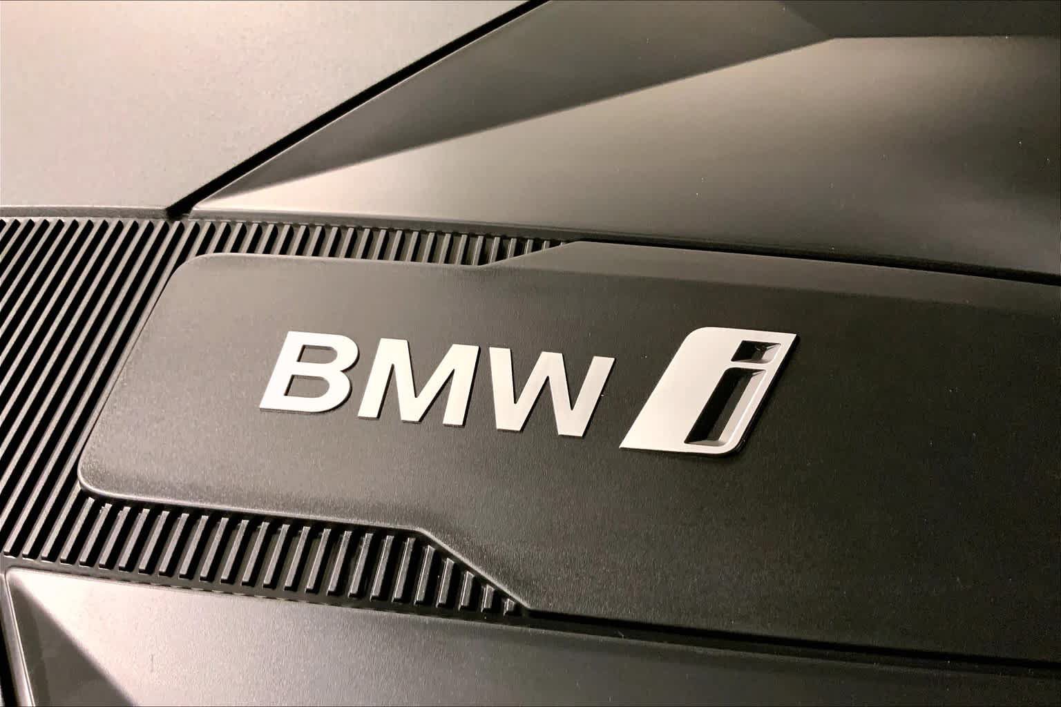 Used 2024 BMW i5 eDrive40i w/ Premium Package RWD image 17