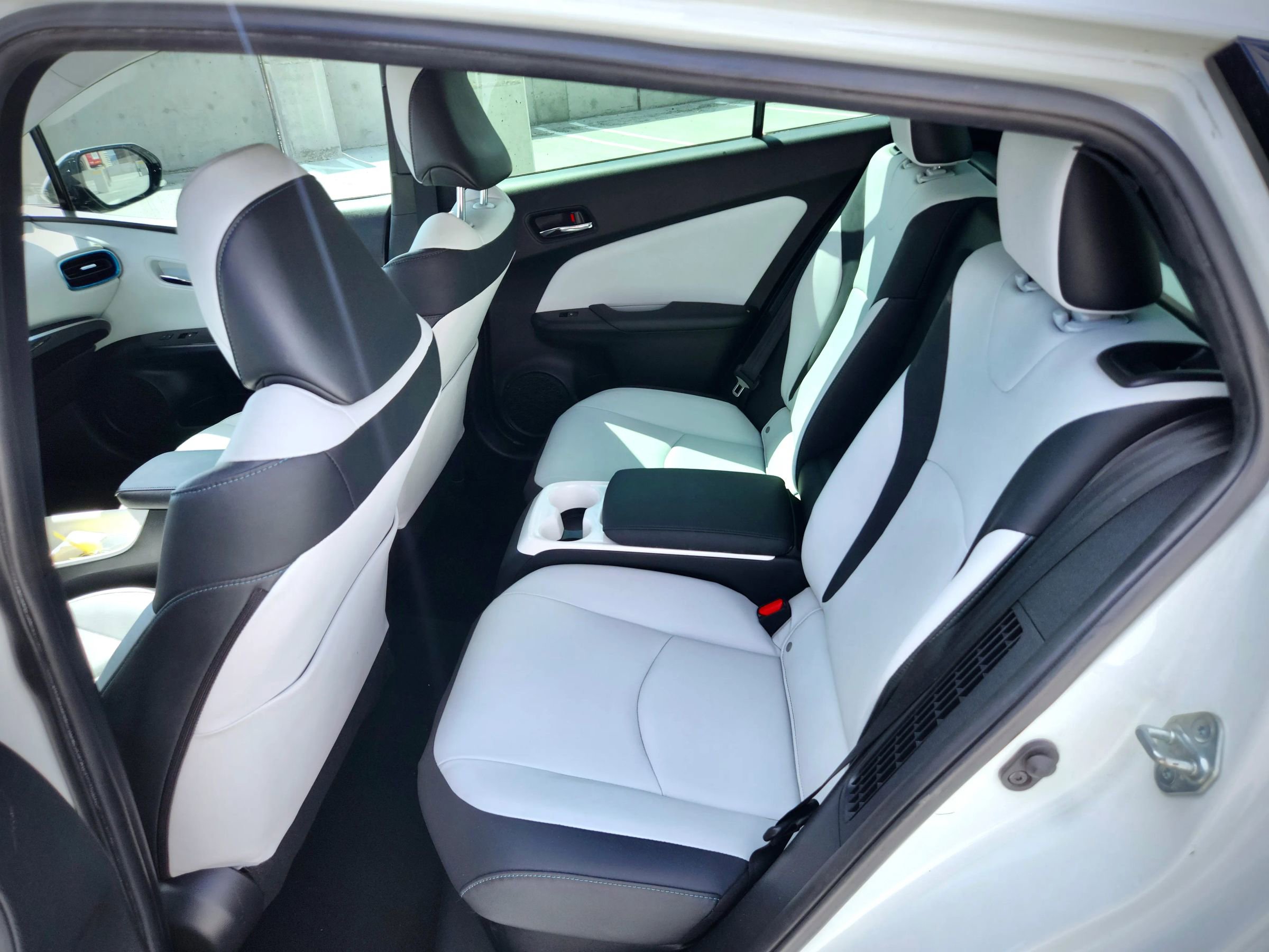 Used 2017 Toyota Prius Prime Advanced w/ Carpet Mat Package FWD image 13