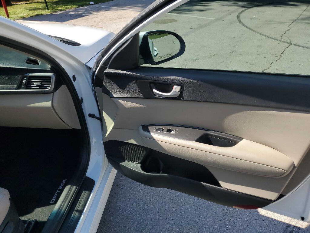 Used 2018 Kia Optima LX w/ Convenience Package image 16