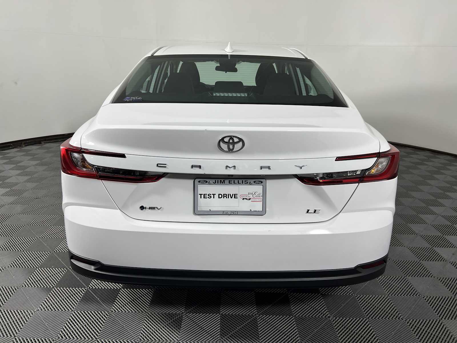Used 2025 Toyota Camry LE FWD image 6