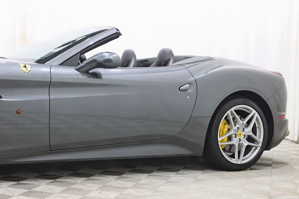 Used 2016 Ferrari California T image 4