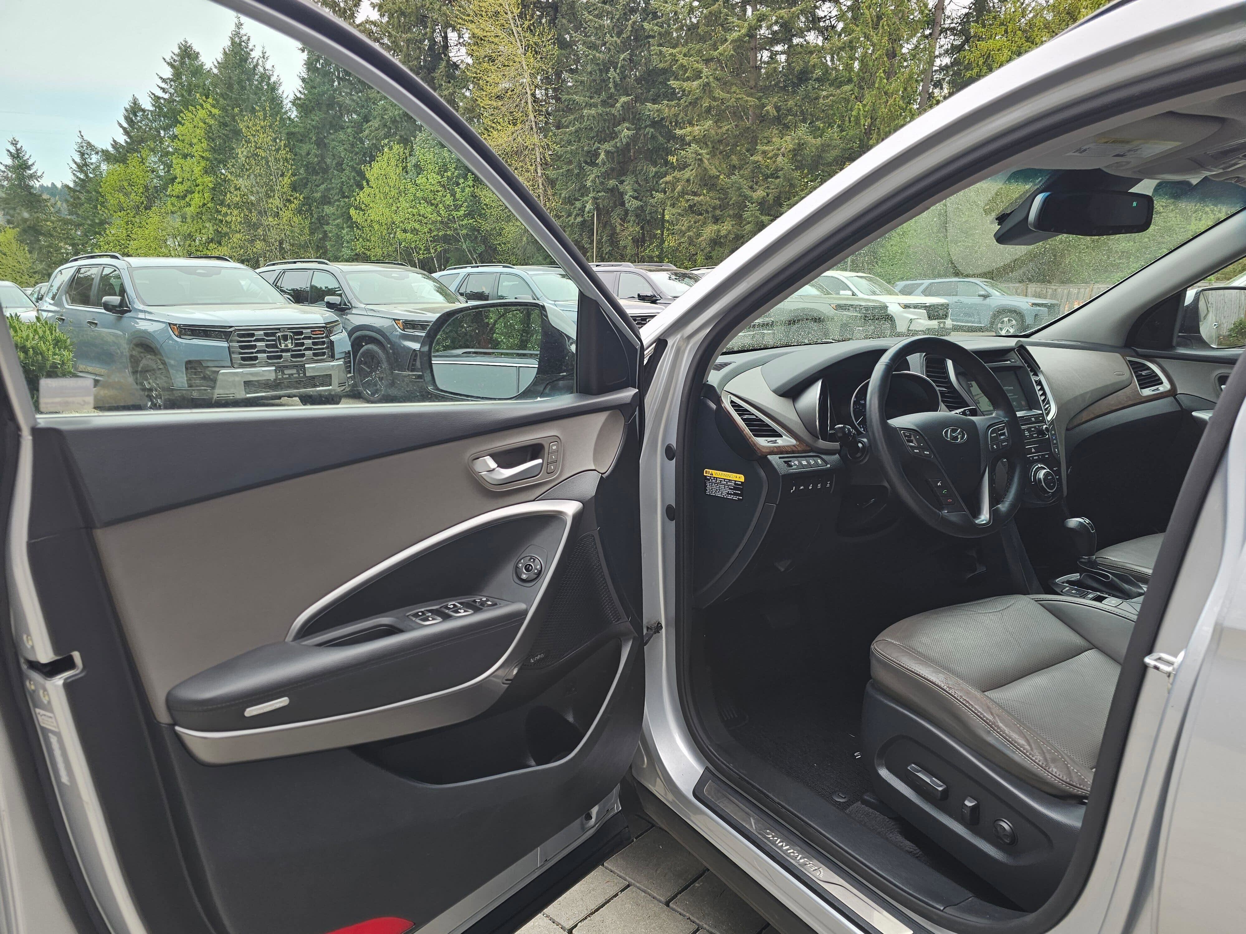 Used 2017 Hyundai Santa Fe Limited AWD/4WD image 21