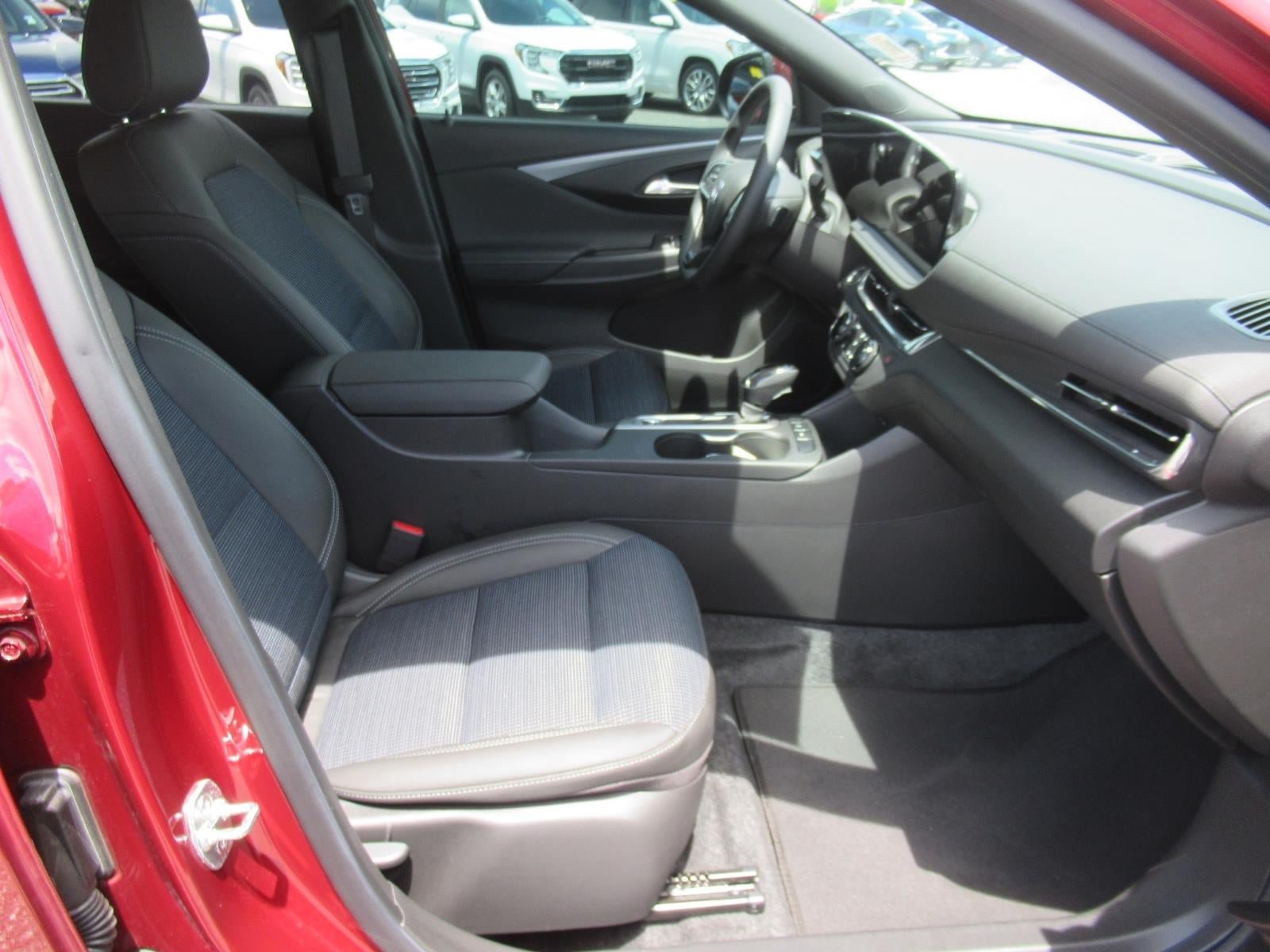 Used 2024 Buick Envista Preferred w/ Convenience I Package FWD image 9