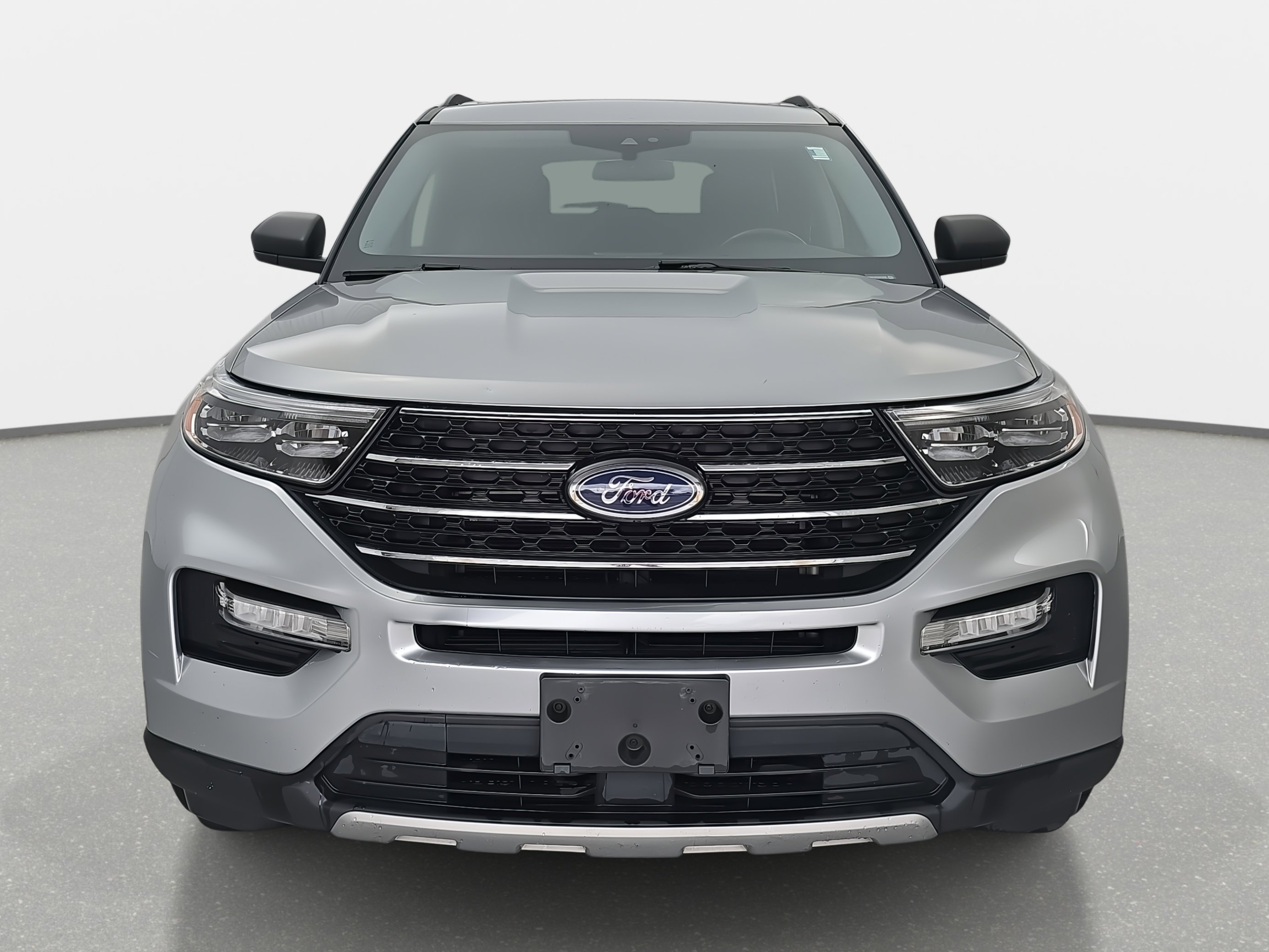 Used 2020 Ford Explorer XLT w/ Equipment Group 202A image 2