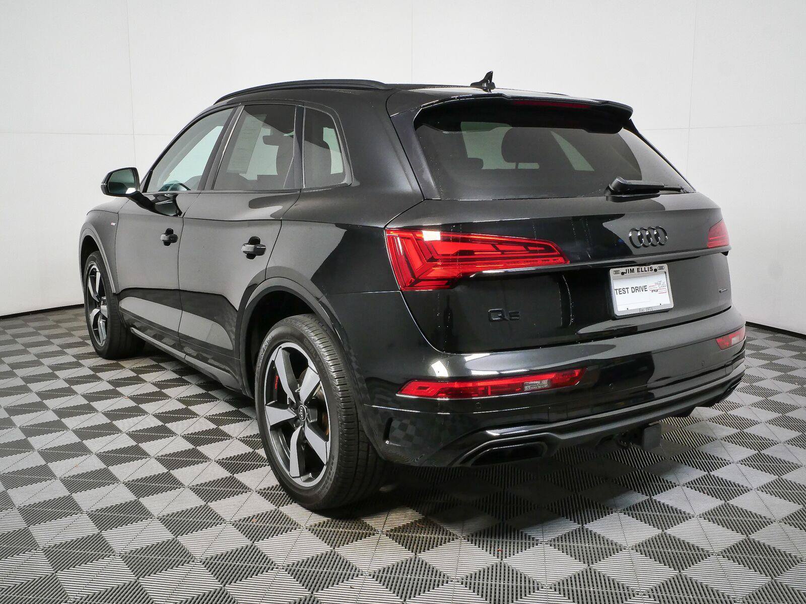 Used 2023 Audi Q5 2.0T Premium Plus w/ Premium Plus Package AWD/4WD image 26