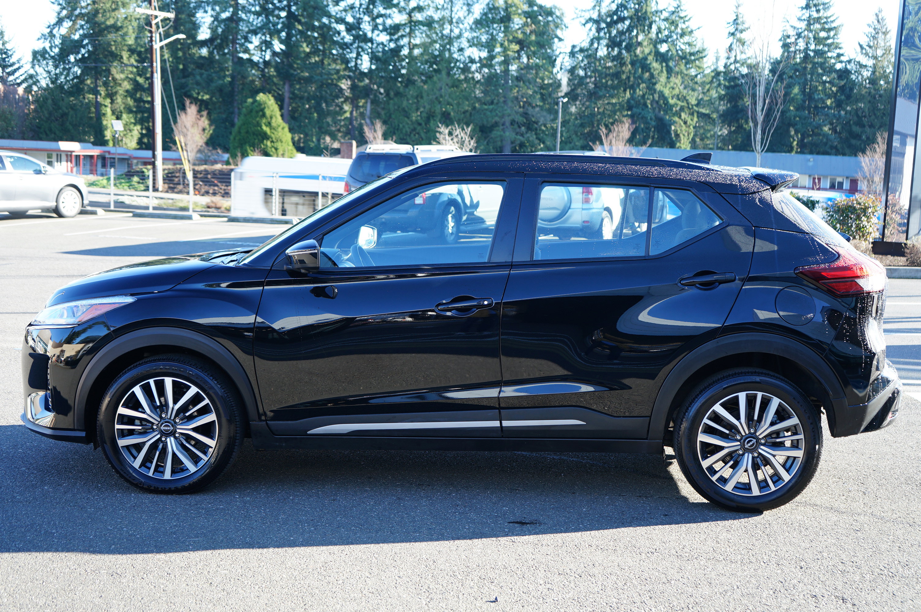 Used 2024 Nissan Kicks SR image 6