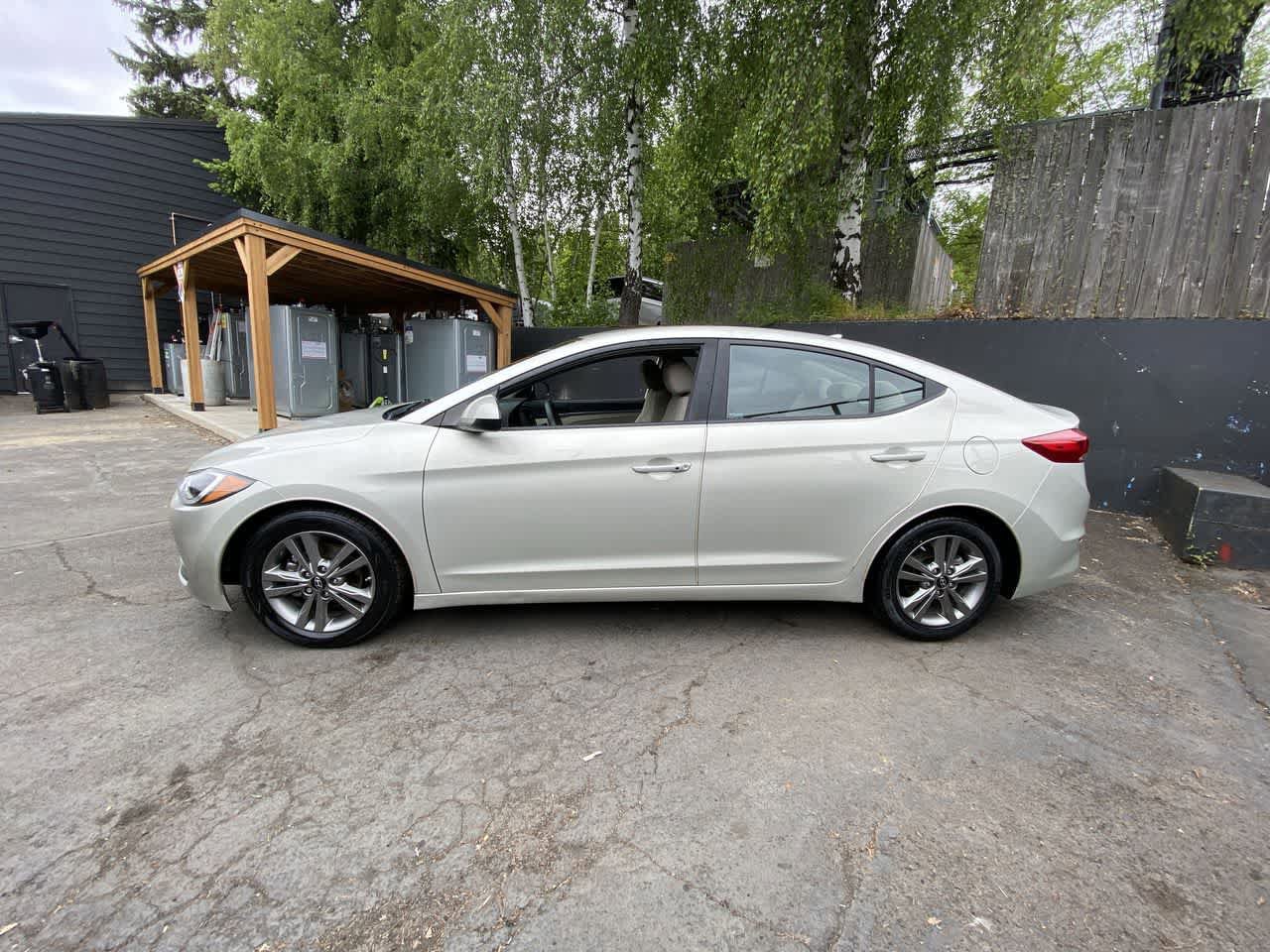 Used 2018 Hyundai Elantra Value Edition FWD image 3