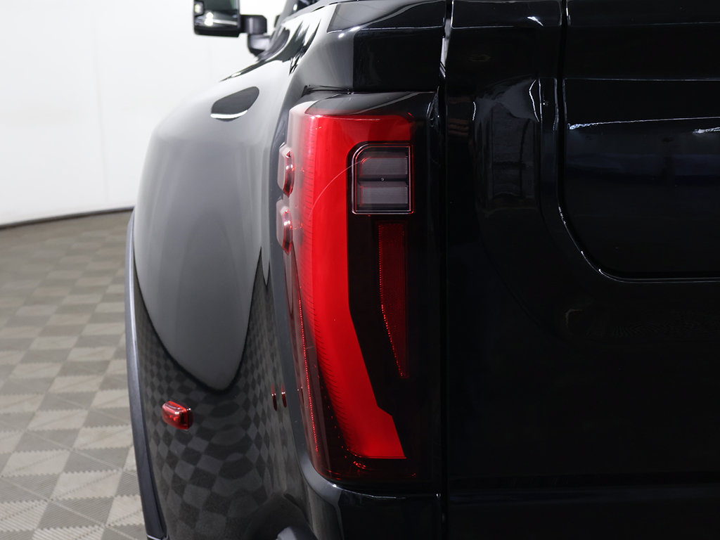 Used 2024 GMC Sierra 3500 Denali w/ Denali Reserve Package AWD/4WD image 21