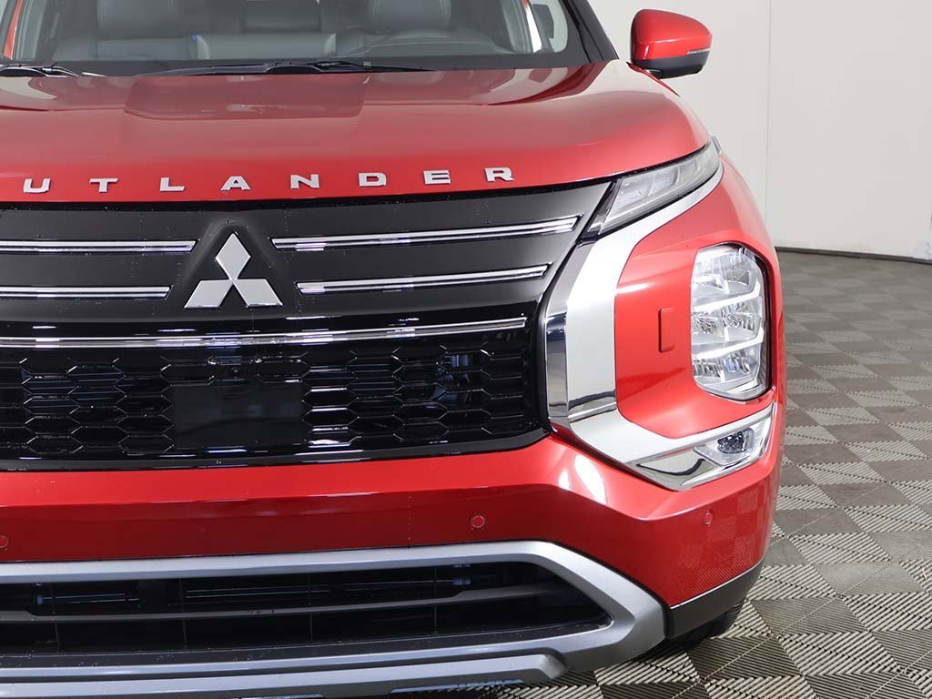 New 2025 Mitsubishi Outlander SE image 16